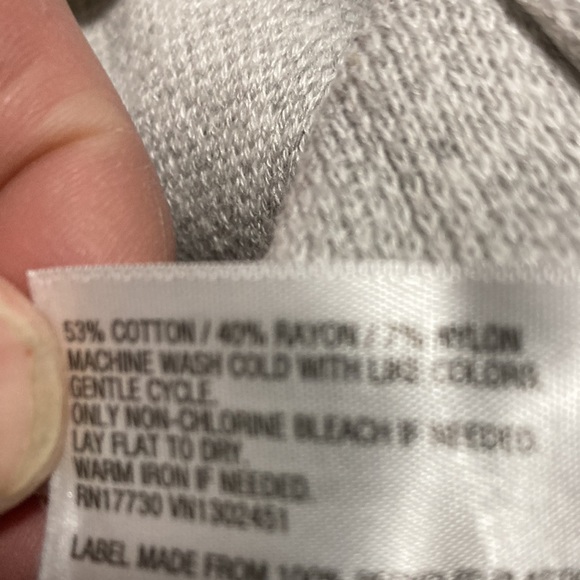 A new day grey and white sweater - Picture 4 of 4